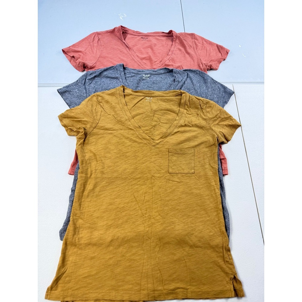 Madewell Women's V-Neck Pocket Tee Shirt Bundle - Size XXS - bundle 3‎